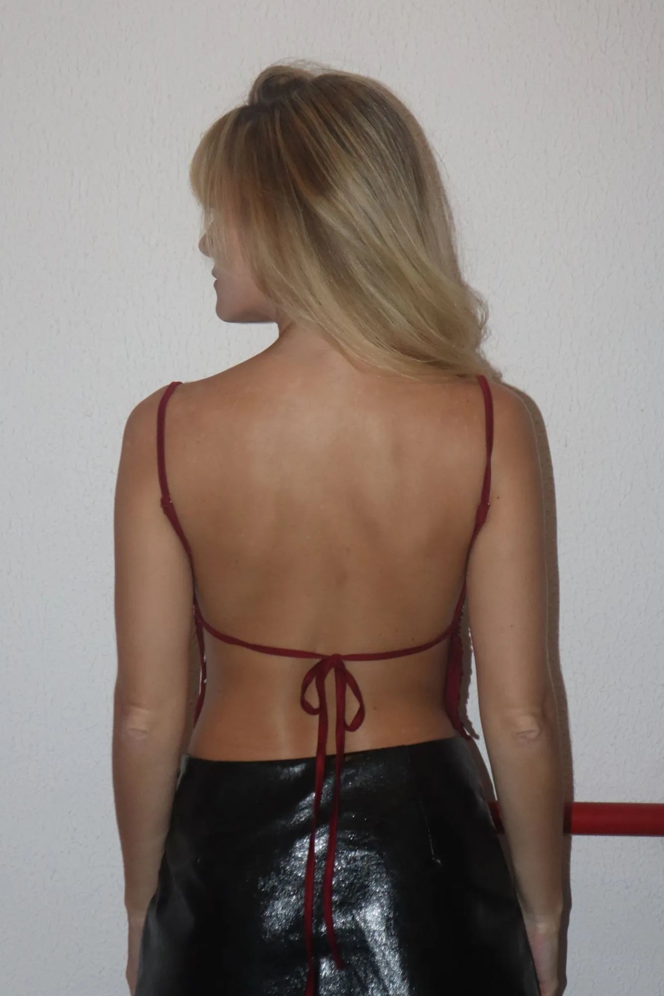 Mini Saia Preta Reta com Zíper e Pregas