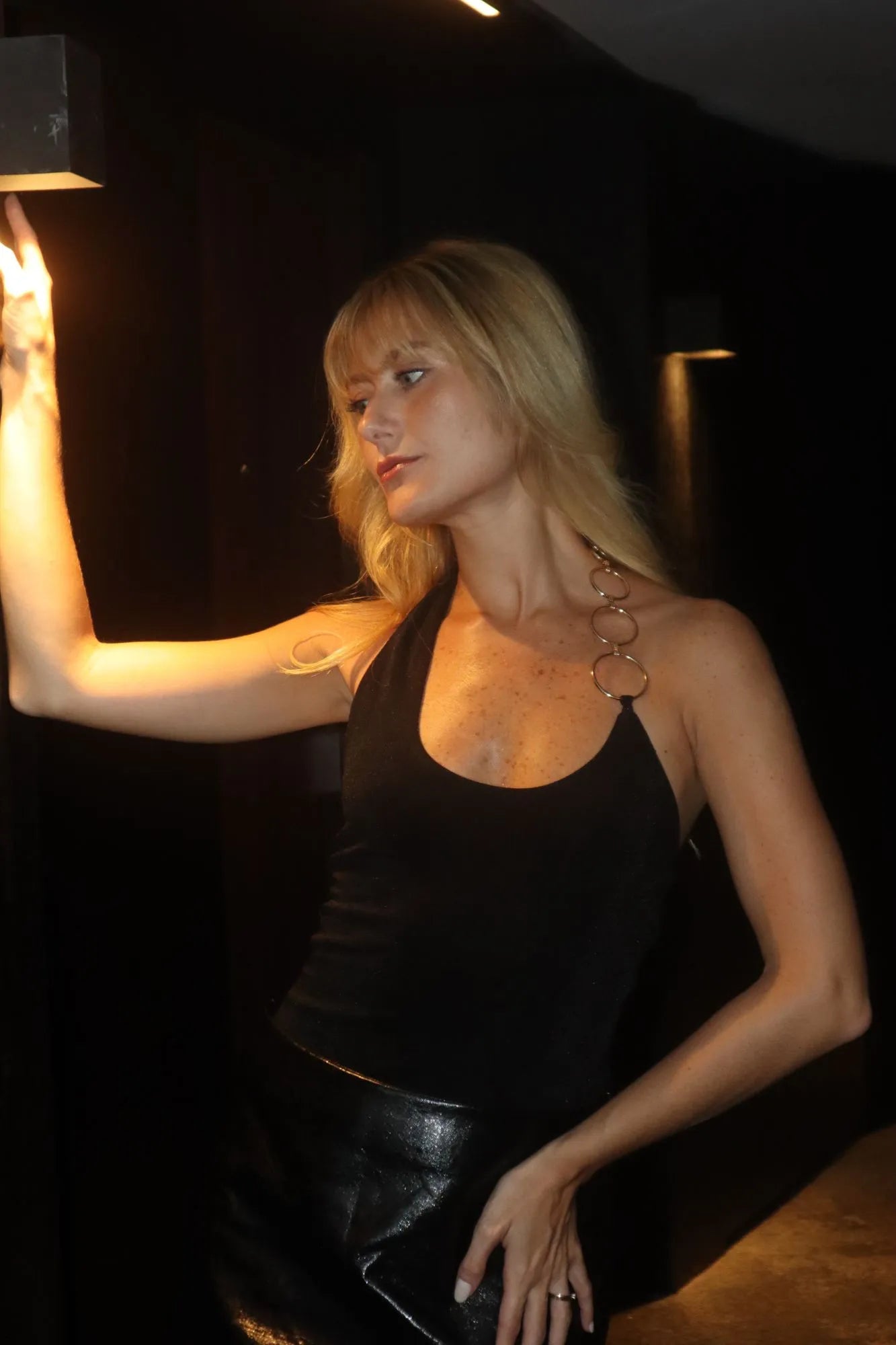 Top Frente Única Preto com Alça Metalizada