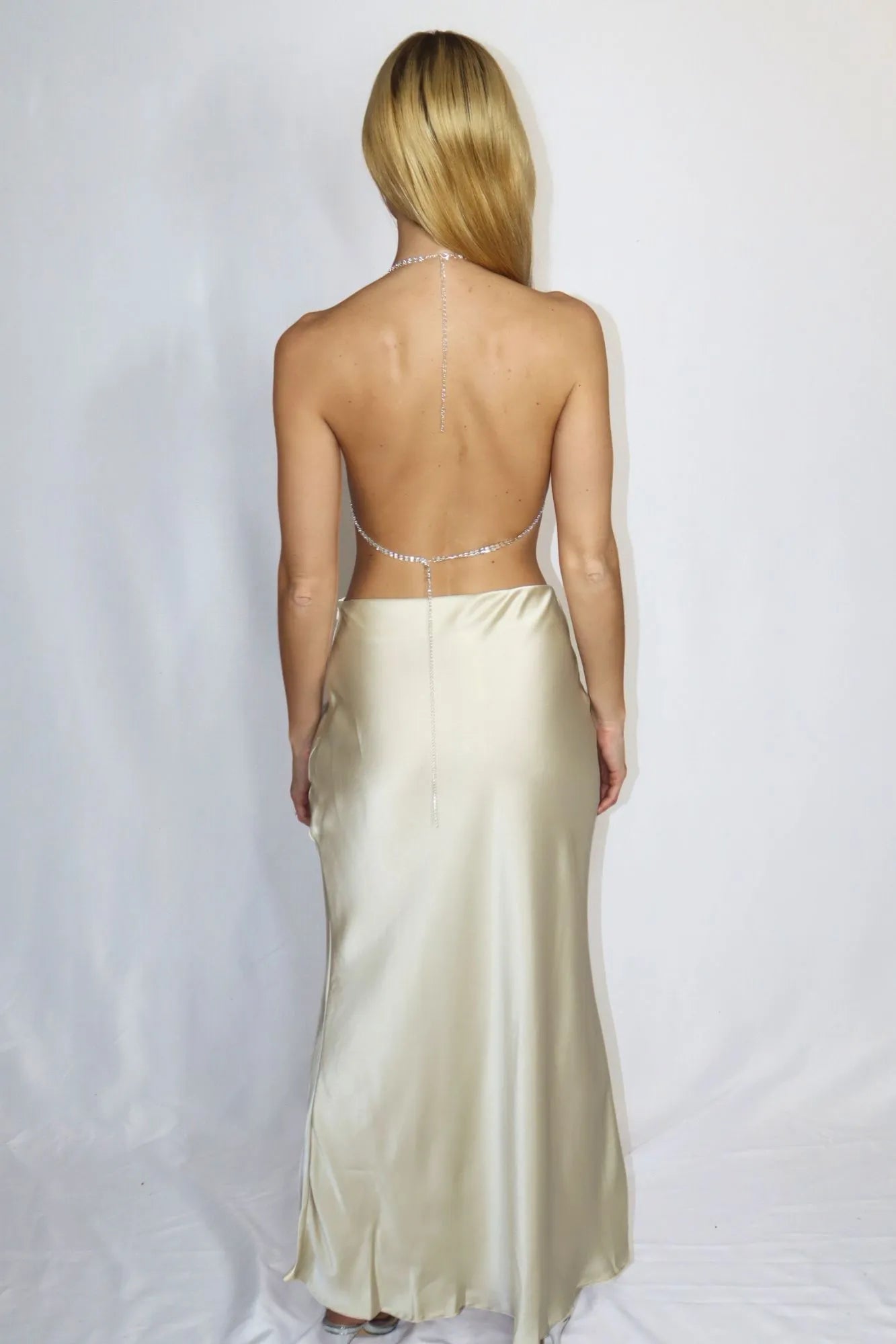 Saia Midi Offwhite de Cetim com Fechamento em Zíper