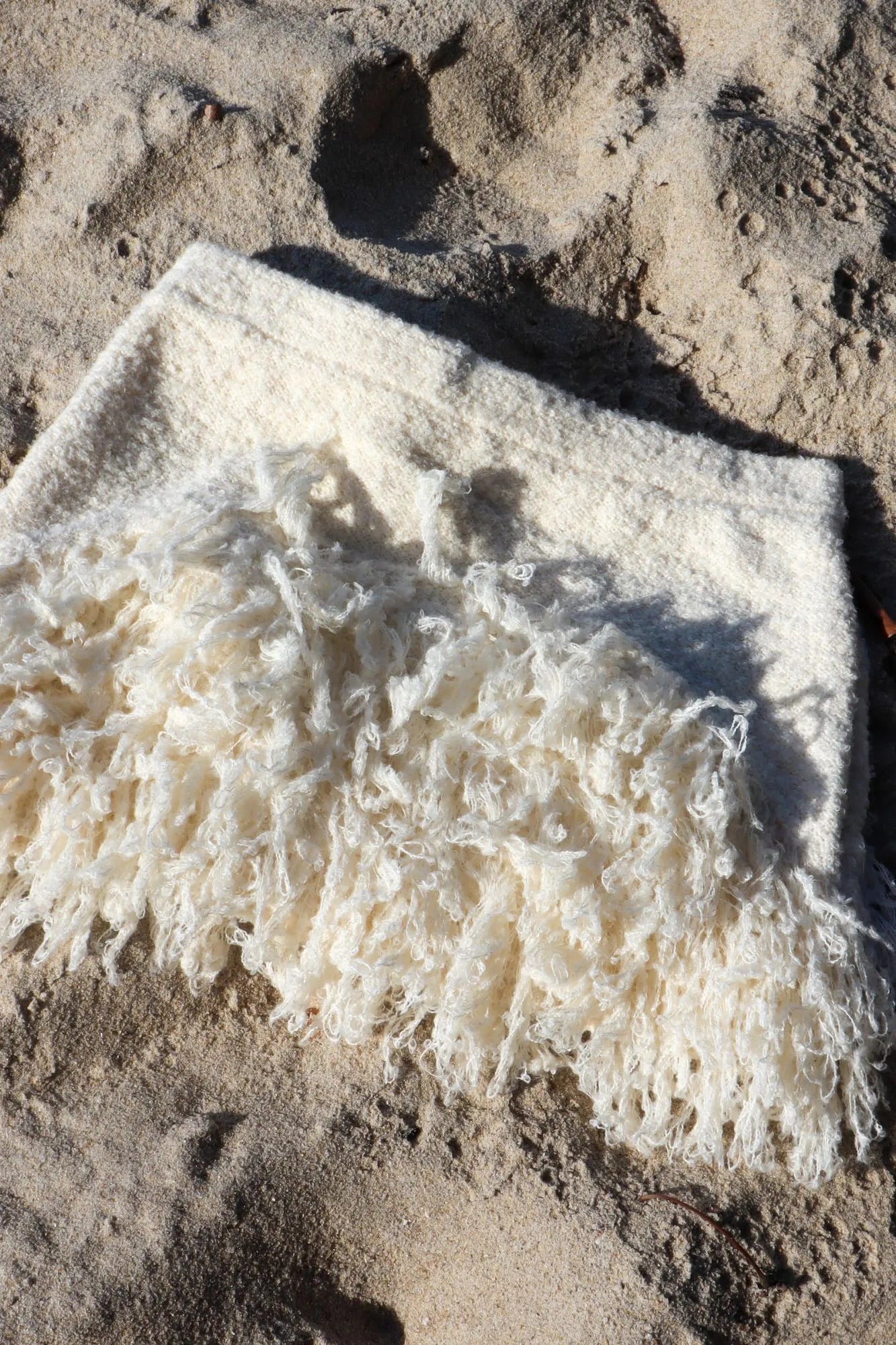 Saia Icaraí The Notte Mini Bege de Franjas Verão Réveillon 2026