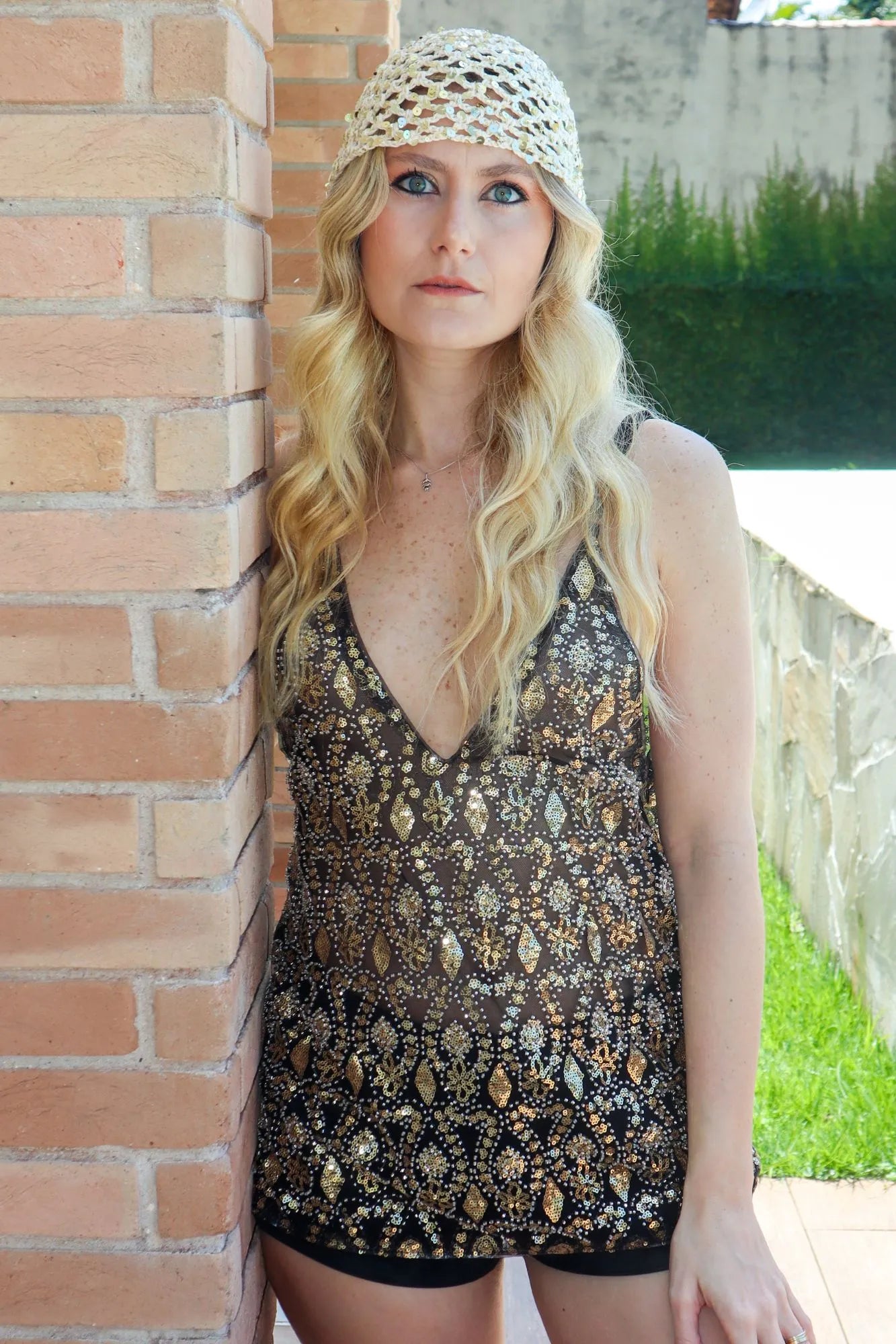 Blusa Preá The Notte Tule Preto com Bordados Dourados e Decote V Verão 2026