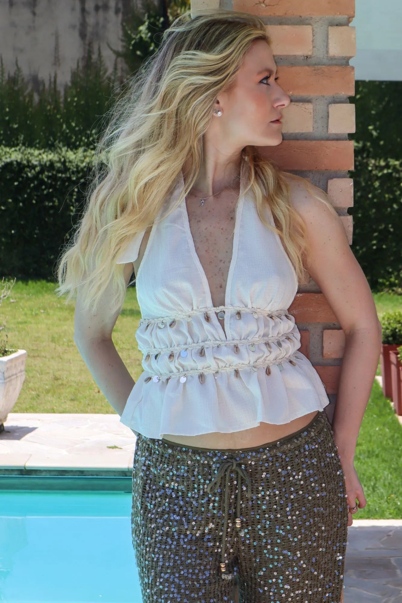 Top Frente Única Branco com Búzios e Miçangas Bordadas The Notte