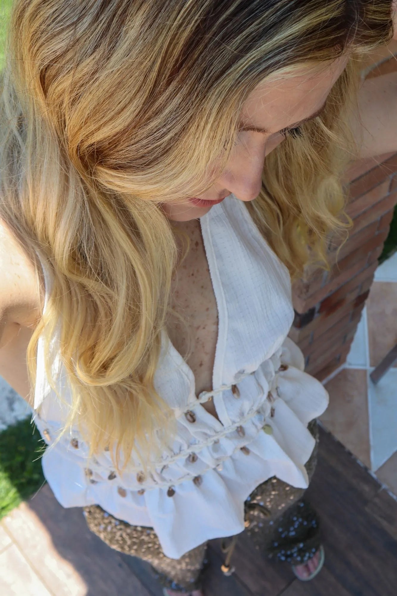 Top Frente Única Branco com Búzios e Miçangas Bordadas The Notte