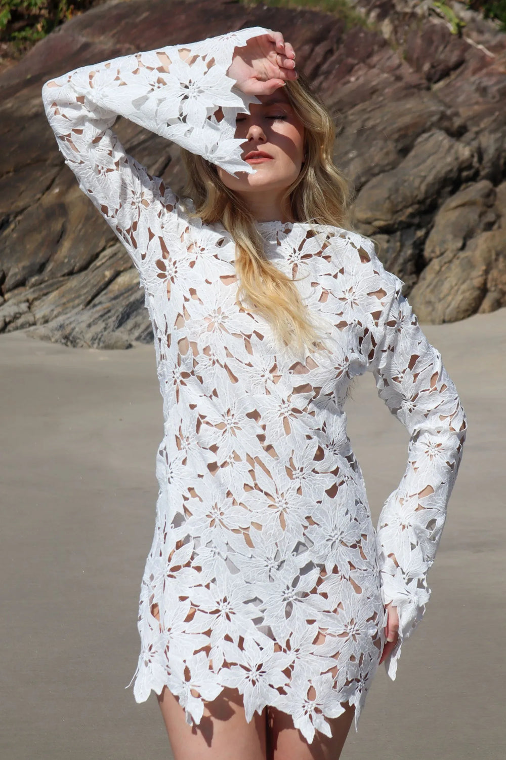 Vestido Barra Grande The Notte Branco de Renda com Manga verão