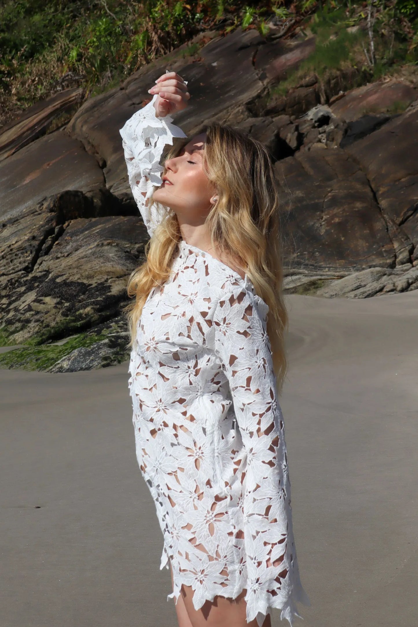 Vestido Barra Grande The Notte Branco de Renda com Manga verão