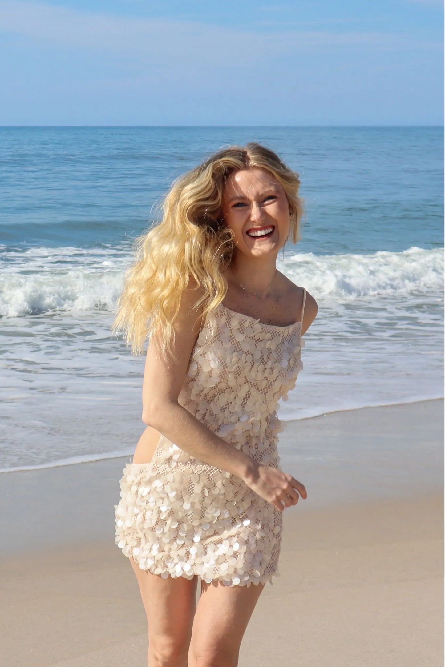 Vestido Mil Sorrisos The Notte Mini com Paetês Costas Nuas Verão 2026