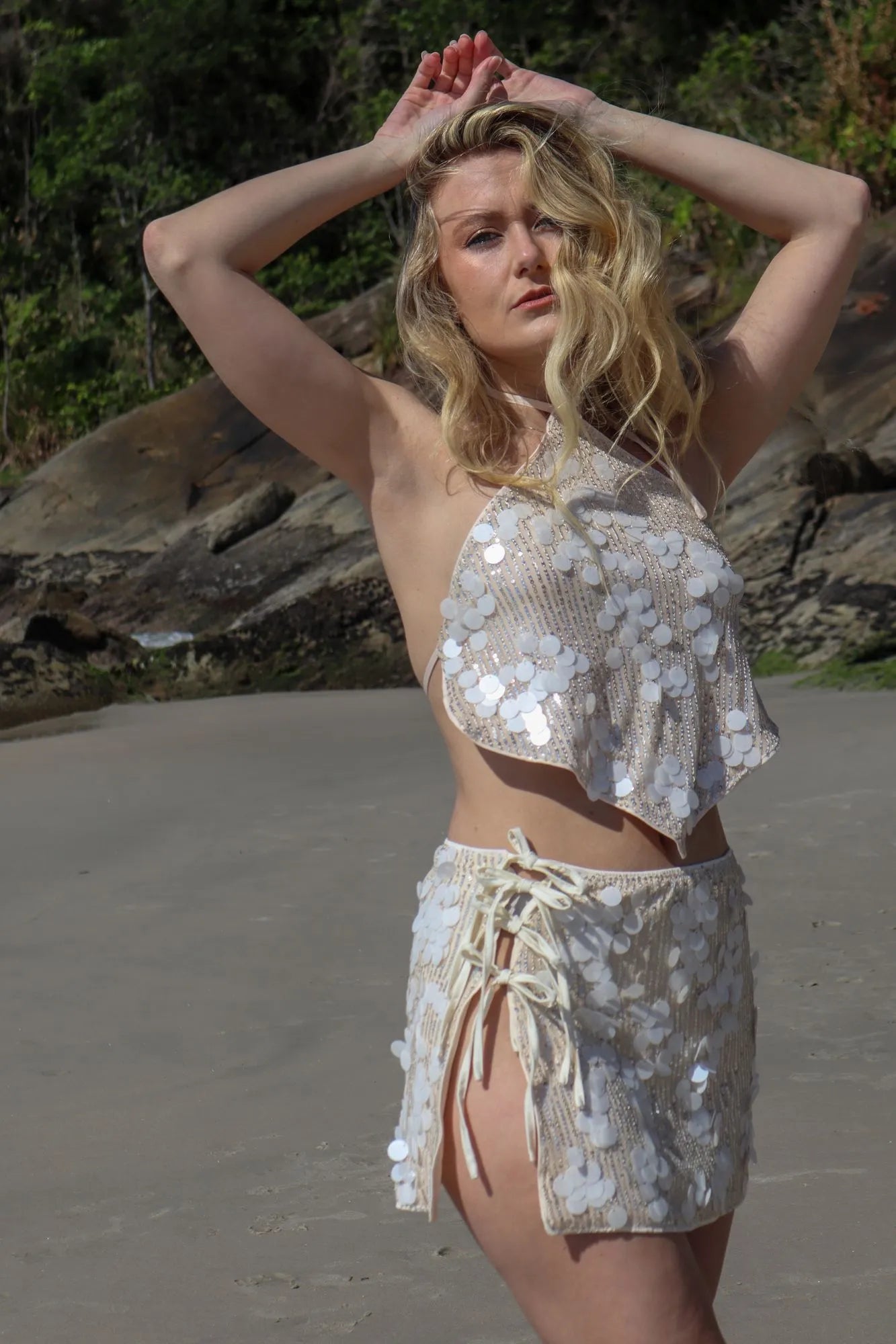 Saia Mini Nude The Notte com Paetês Brancos e Fenda Réveillon Milagres