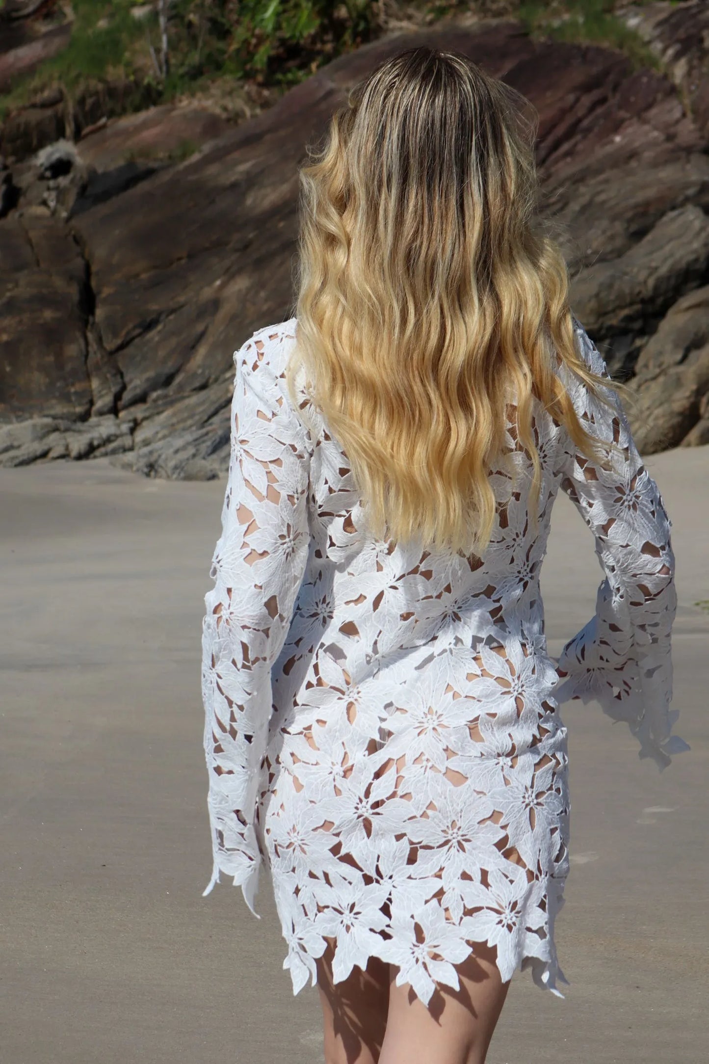 Vestido Barra Grande The Notte Branco de Renda com Manga verão