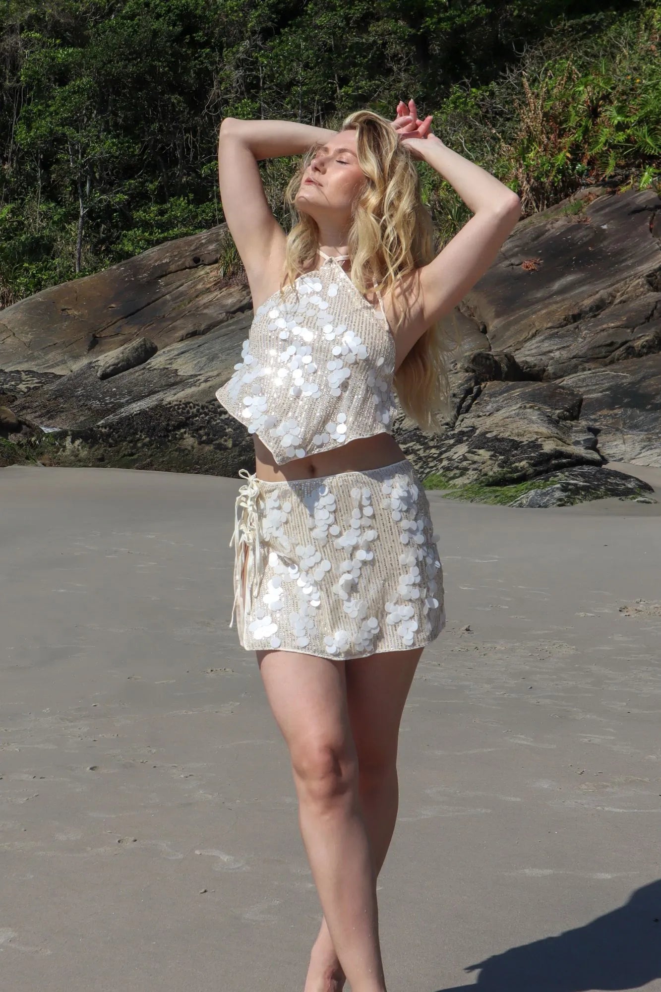 Saia Mini Nude The Notte com Paetês Brancos e Fenda Réveillon Milagres