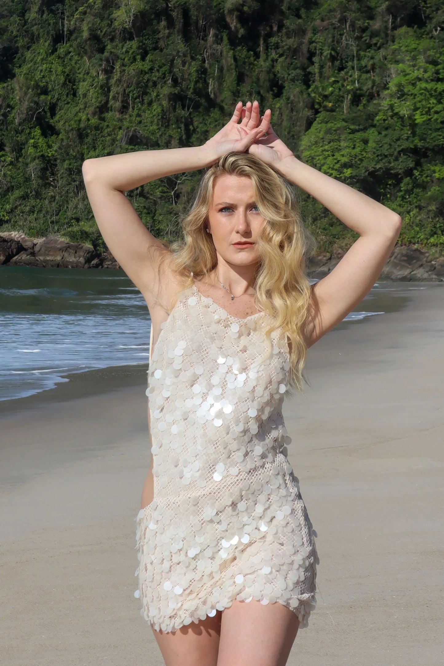 Vestido Mil Sorrisos The Notte Mini com Paetês Costas Nuas Verão 2026