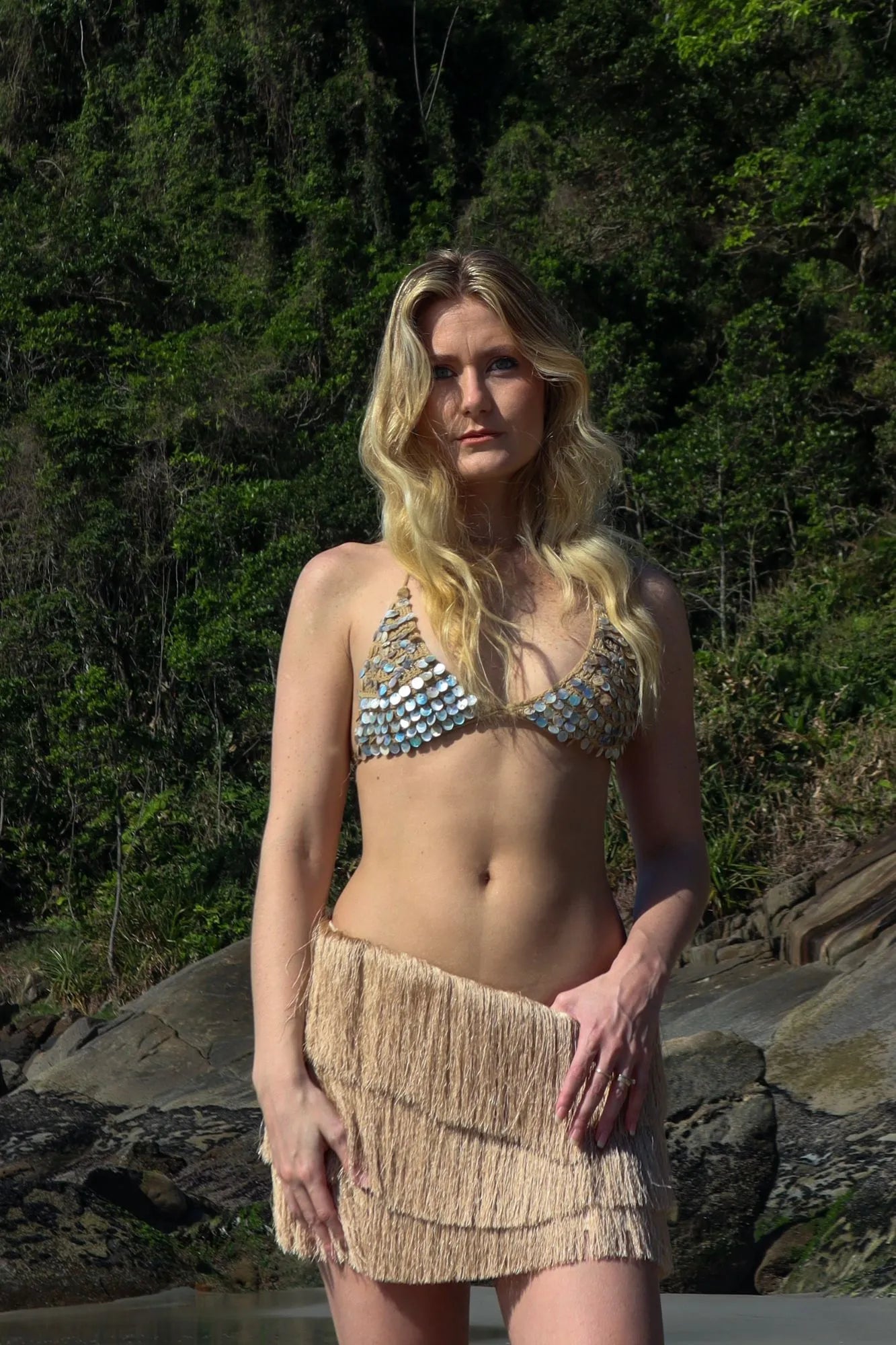 Top Arcanjos The Notte Crochê Bege Miçangas Bordadas em V Verão 2026