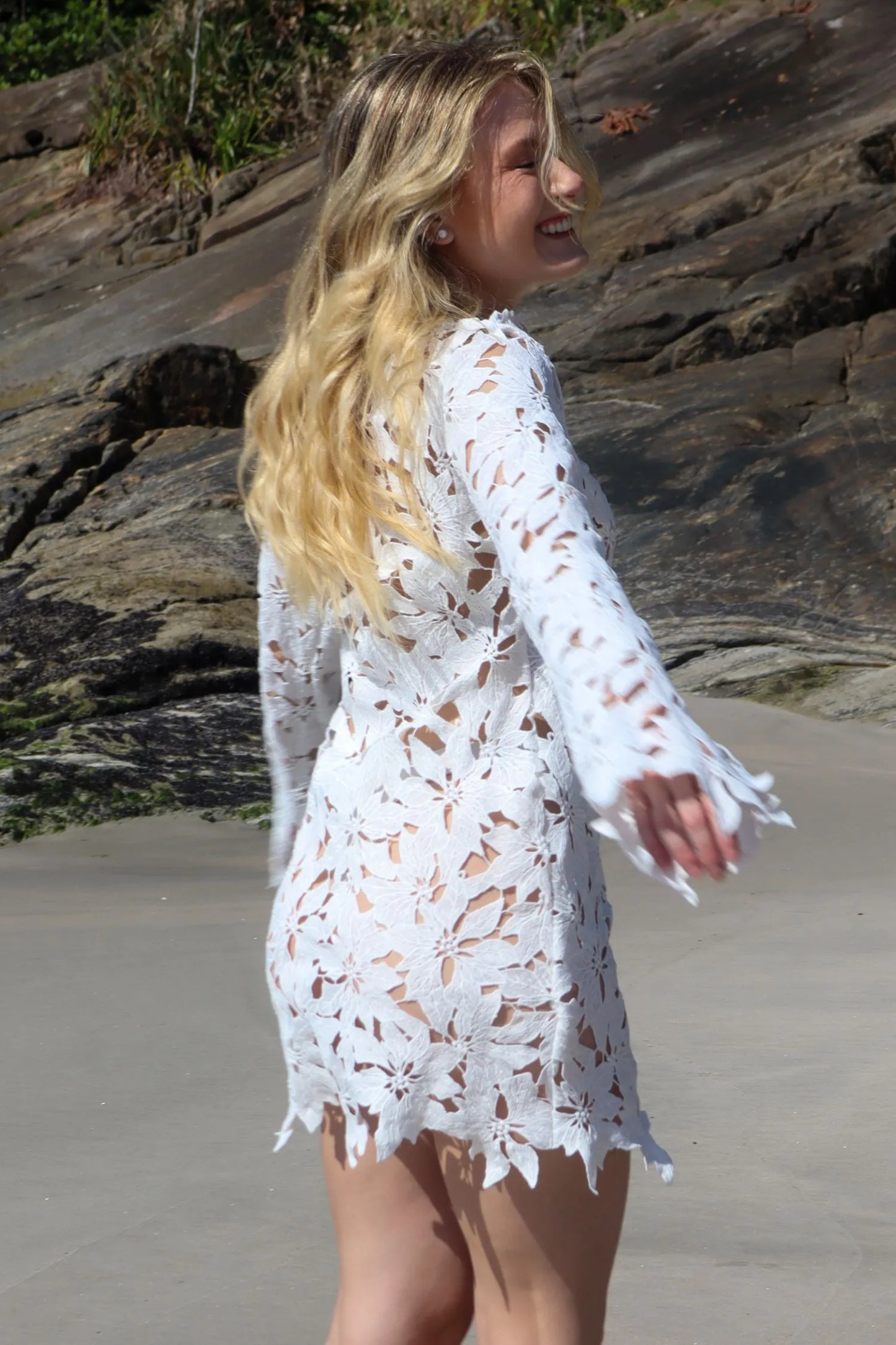 Vestido Barra Grande The Notte Branco de Renda com Manga verão