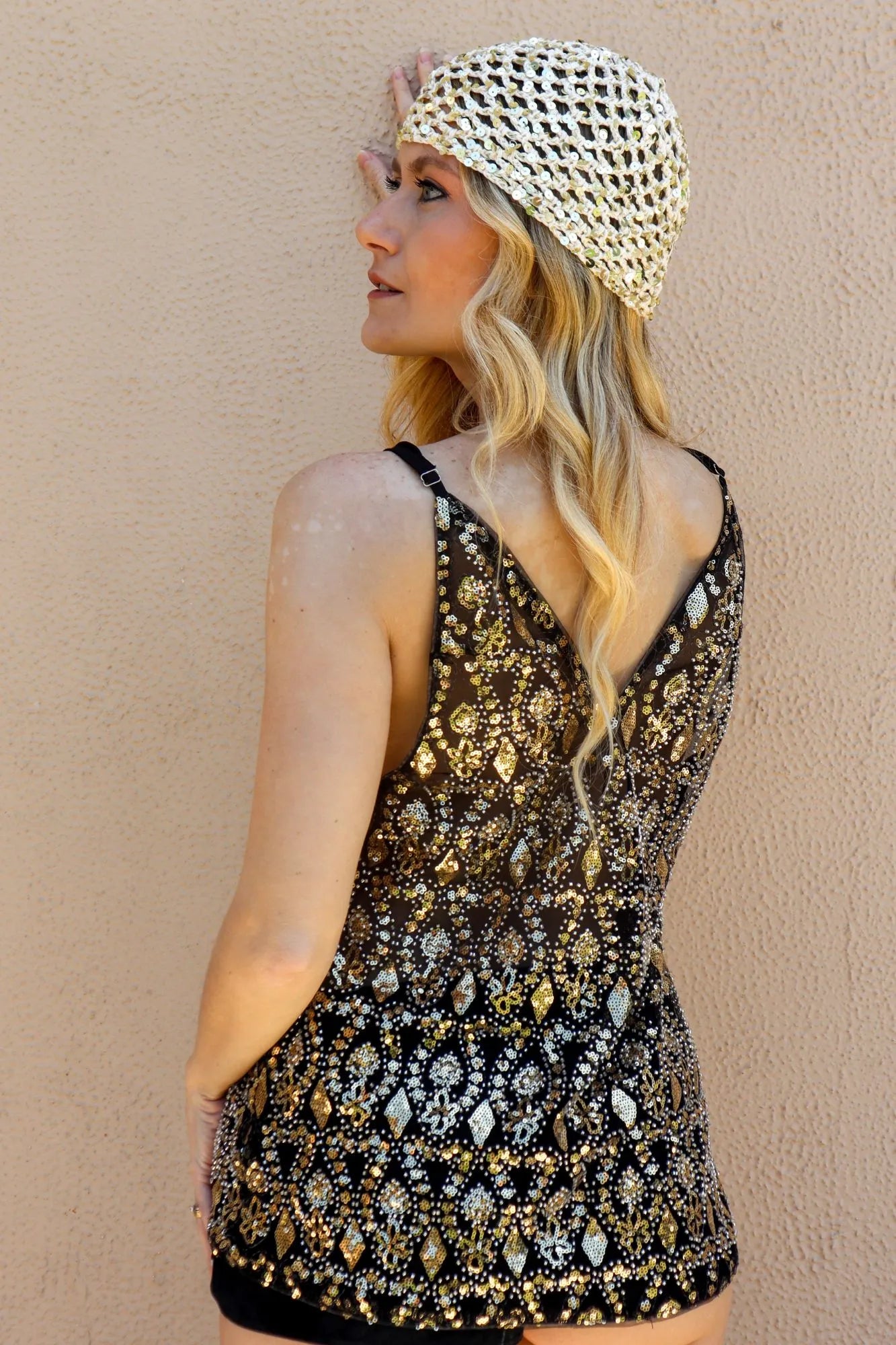 Blusa Preá The Notte Tule Preto com Bordados Dourados e Decote V Verão 2026